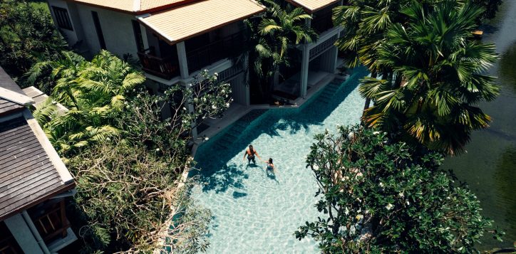 thailand-khao-lak-grand-mercure-khao-lak-pool-couple-swim-2023-5