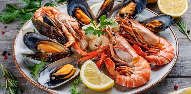 seafood-plate-with-shrimps-mussels-lobsters-served-with-lemon-ai-generated-1-2