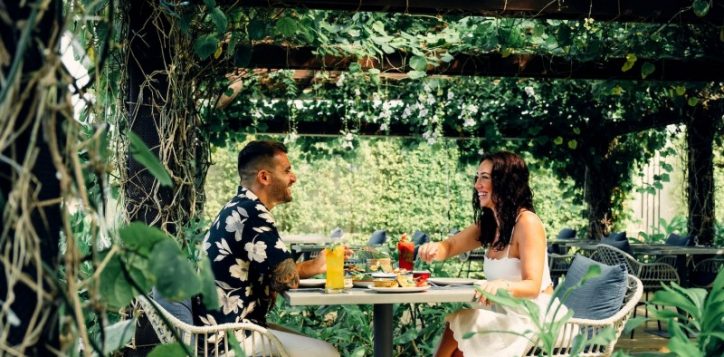 thailand-khao-lak-grand-mercure-khao-lak-fb-breakfast-couple-2023-1-2